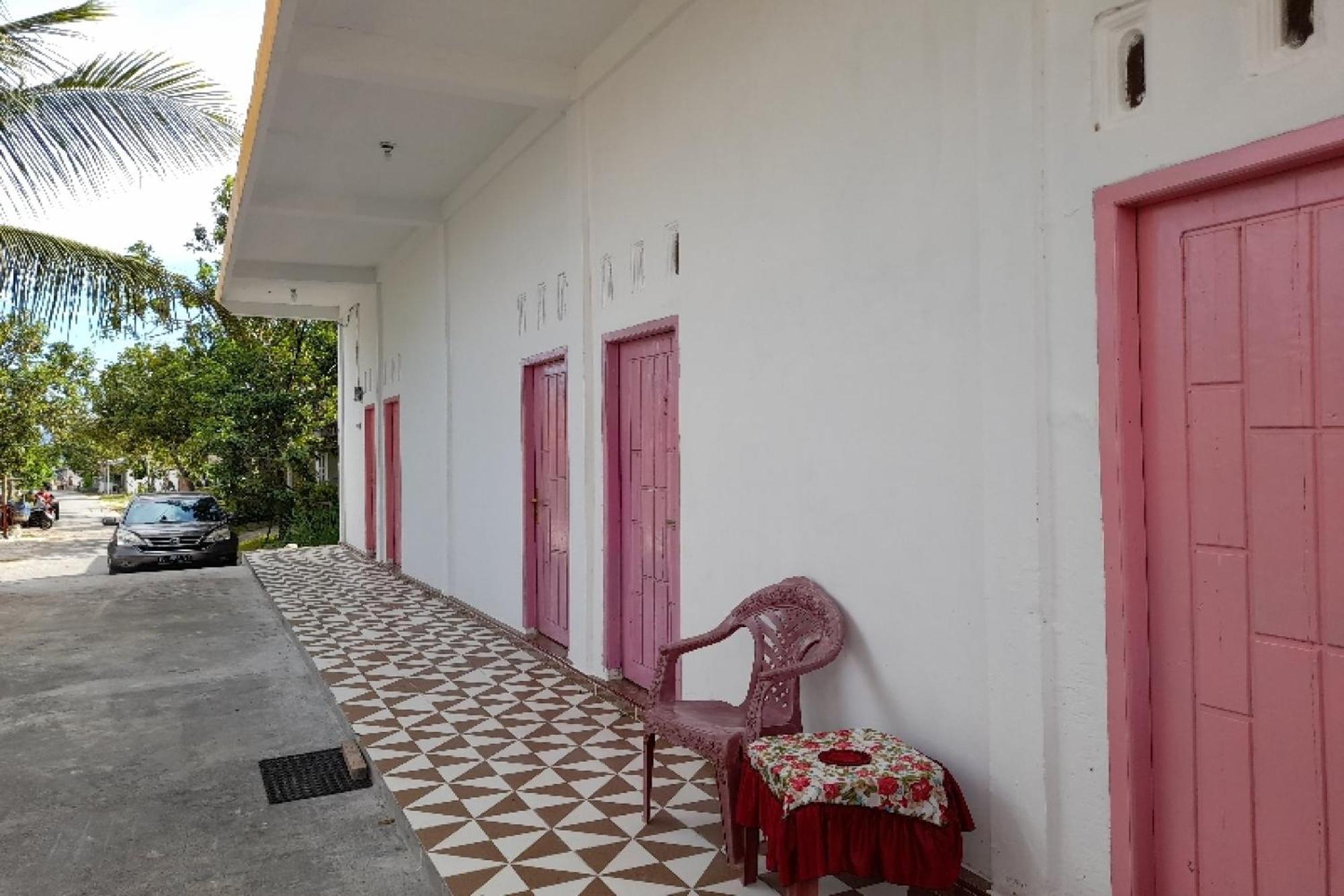 Oyo Homes 91248 Desa Wisata Banding Agung Danau Ranau Exterior foto
